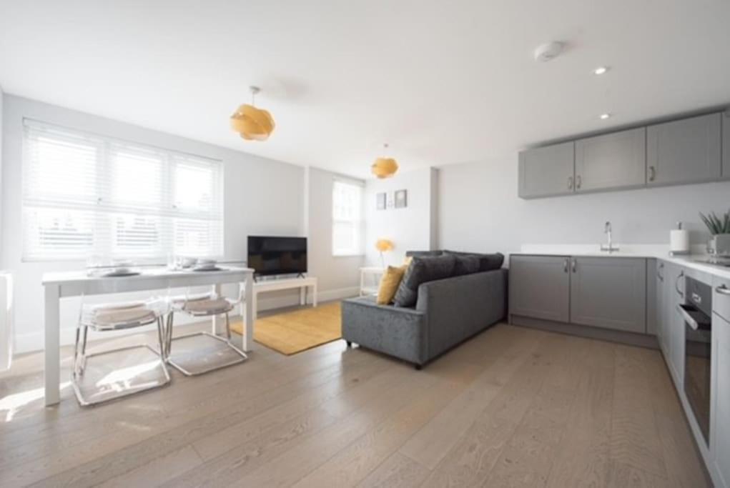 Beautiful, Spacious 1 Bed Flat Brentwood