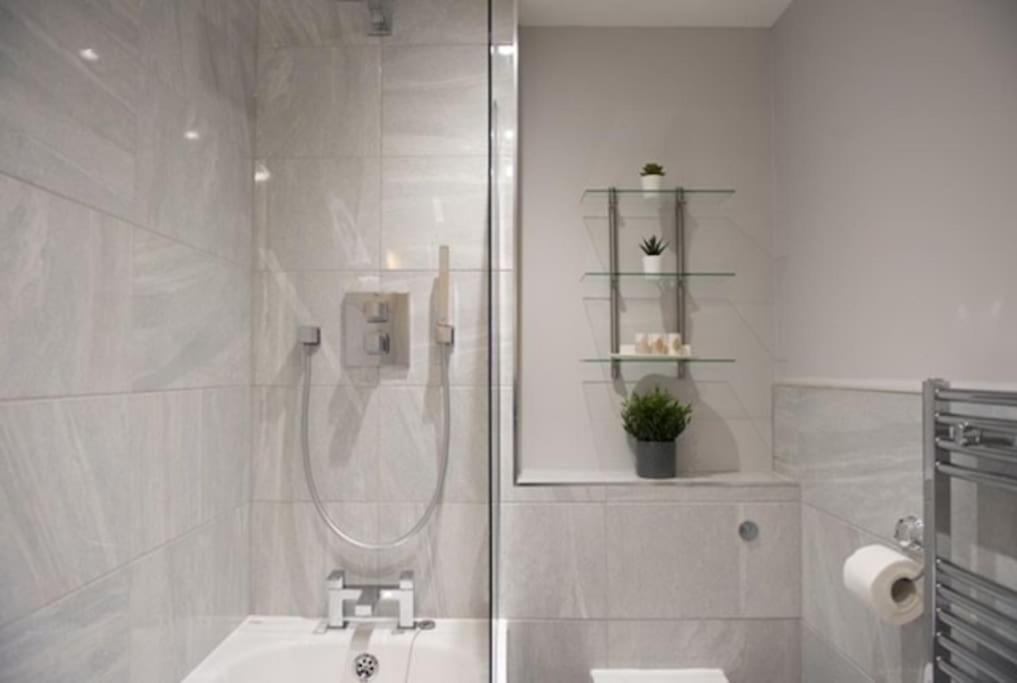 Beautiful, Spacious 1 Bed Flat * Brentwood