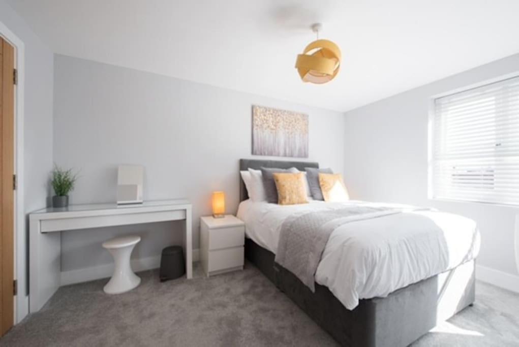 Beautiful, Spacious 1 Bed Flat Apartment *